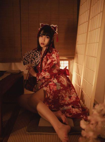 白丝女被摸bb_HD电影完整版在线观看