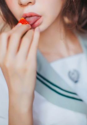 吻胸摸腿办公室长腿丝袜视频_日韩在线观看